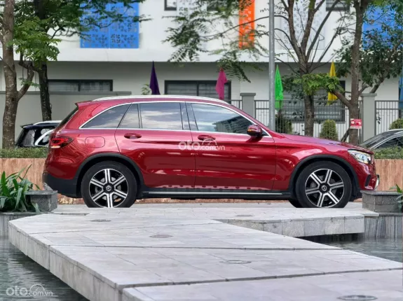 Mercedes-Benz GLC 200 4Matic 2019 - Xe màu đỏ, nội thất đen