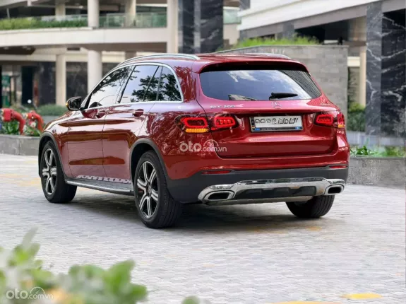 Mercedes-Benz GLC 200 4Matic 2019 - Xe màu đỏ, nội thất đen
