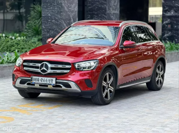 Mercedes-Benz GLC 200 4Matic 2019 - Xe màu đỏ, nội thất đen