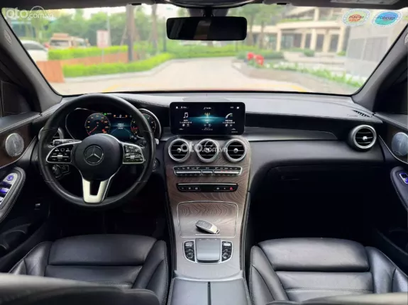 Mercedes-Benz GLC 200 4Matic 2019 - Xe màu đỏ, nội thất đen