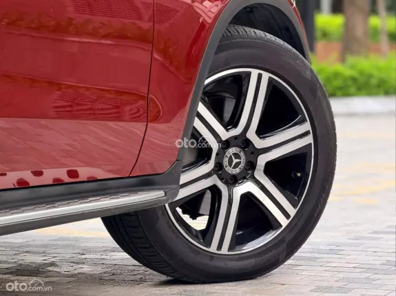 Mercedes-Benz GLC 200 4Matic 2019 - Xe màu đỏ, nội thất đen