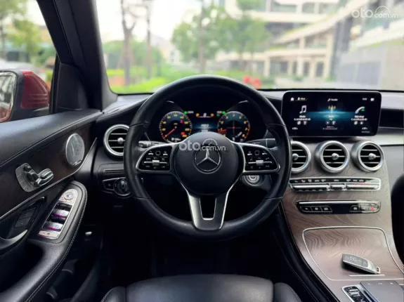Mercedes-Benz GLC 200 4Matic 2019 - Xe màu đỏ, nội thất đen