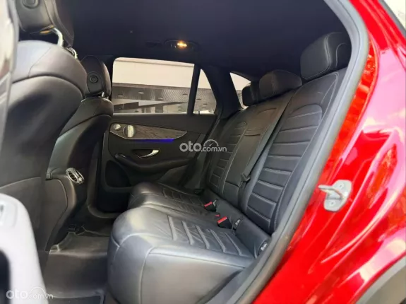 Mercedes-Benz GLC 200 4Matic 2019 - Xe màu đỏ, nội thất đen