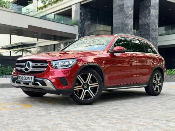 Mercedes-Benz GLC 200 4Matic 2019 - Xe màu đỏ, nội thất đen