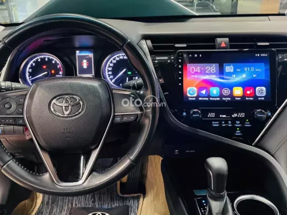 Toyota Camry 2.0G 2019 - BH chính hãng