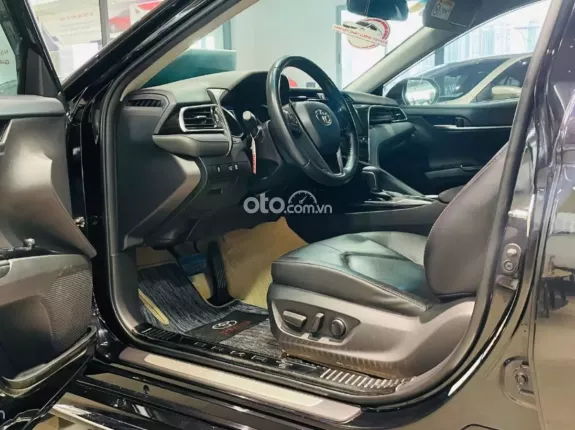 Toyota Camry 2.0G 2019 - BH chính hãng