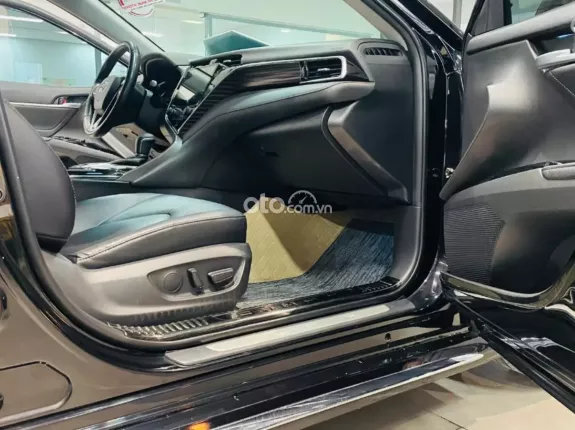 Toyota Camry 2.0G 2019 - BH chính hãng