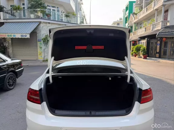 Volkswagen Passat 1.8 TSI Blue Motion 2016 - Xe sedan cao cấp, trang bị tiện nghi vượt trội