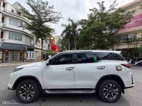 Toyota Fortuner 2.4 AT 4x2 Legender 2022 - Xe full lịch sử hãng