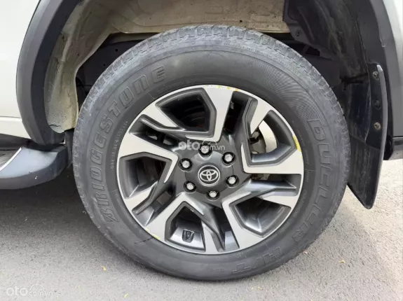 Toyota Fortuner 2.4 AT 4x2 Legender 2022 - Xe full lịch sử hãng