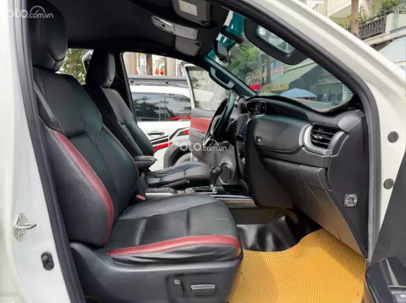 Toyota Fortuner 2.4 AT 4x2 Legender 2022 - Xe full lịch sử hãng