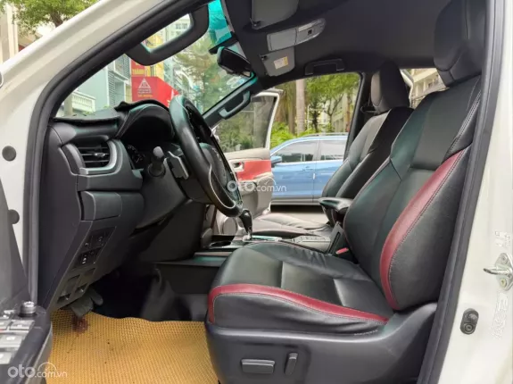 Toyota Fortuner 2.4 AT 4x2 Legender 2022 - Xe full lịch sử hãng