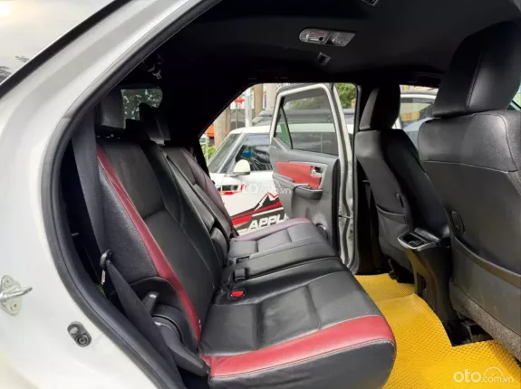 Toyota Fortuner 2.4 AT 4x2 Legender 2022 - Xe full lịch sử hãng