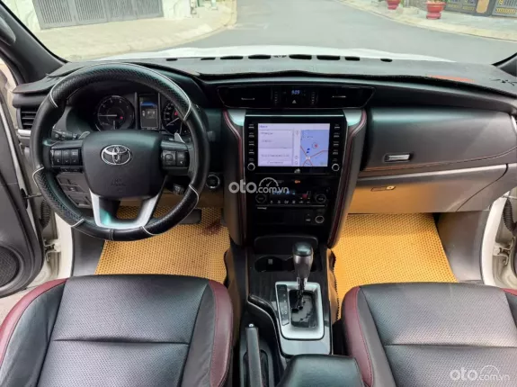 Toyota Fortuner 2.4 AT 4x2 Legender 2022 - Xe full lịch sử hãng