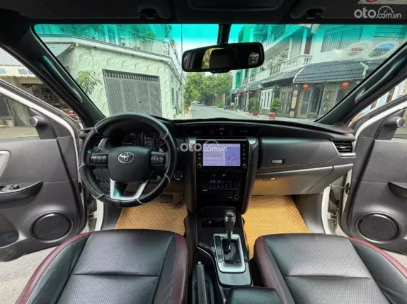 Toyota Fortuner 2.4 AT 4x2 Legender 2022 - Xe full lịch sử hãng