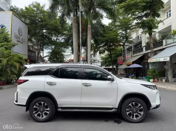 Toyota Fortuner 2.4 AT 4x2 Legender 2022 - Xe full lịch sử hãng