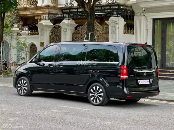 Mercedes-Benz V250 Luxury 2019 - Xe đẹp 1 chủ từ mới, giá tốt