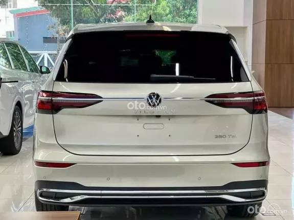 Volkswagen Viloran Luxury 2026 - Màu Bạc hot 1 deal Giá đặc biệt trong tháng 5/2026