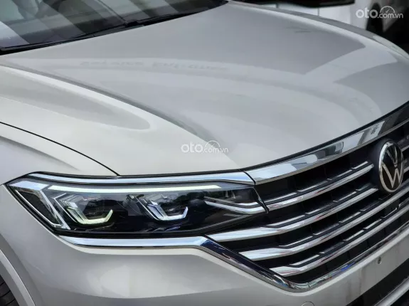 Volkswagen Viloran Luxury 2026 - Màu Bạc hot 1 deal Giá đặc biệt trong tháng 5/2026