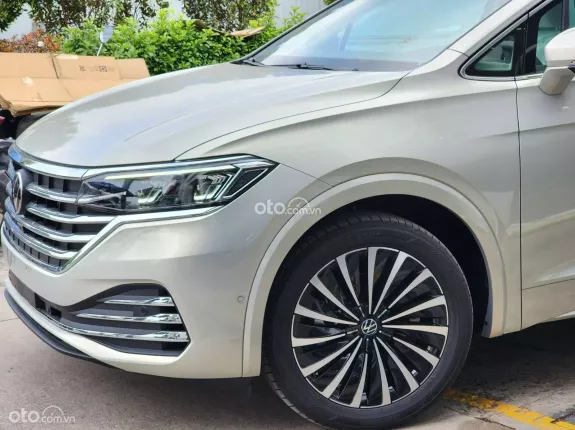 Volkswagen Viloran Luxury 2026 - Màu Bạc hot 1 deal Giá đặc biệt trong tháng 5/2026