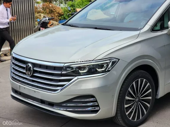 Volkswagen Viloran Luxury 2026 - Màu Bạc hot 1 deal Giá đặc biệt trong tháng 5/2026