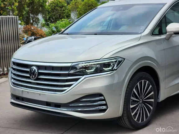 Volkswagen Viloran Luxury 2026 - Màu Bạc hot 1 deal Giá đặc biệt trong tháng 5/2026