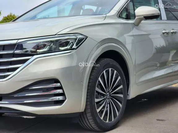 Volkswagen Viloran Luxury 2026 - Màu Bạc hot 1 deal Giá đặc biệt trong tháng 5/2026