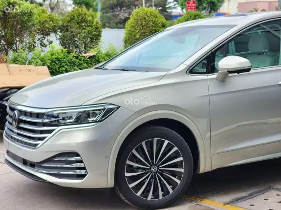 Volkswagen Viloran Luxury 2026 - Màu Bạc hot 1 deal Giá đặc biệt trong tháng 5/2026