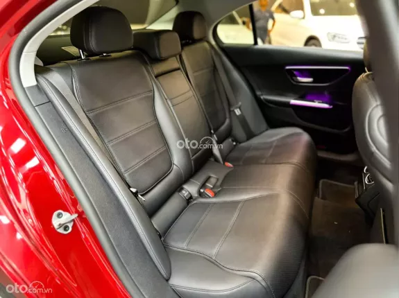 Mercedes-Benz C200 Avantgarde 2022 - Xe nội thất đen cực mới. Chủ đi giữ gìn