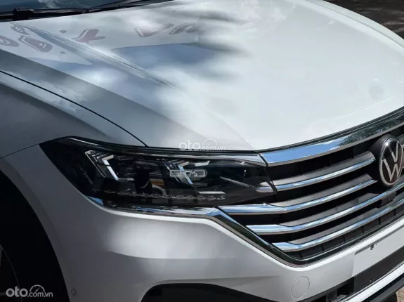 Volkswagen Viloran Premium 2024 - Xe màu trắng, nội thất kem cực mới, giá tốt thương lượng