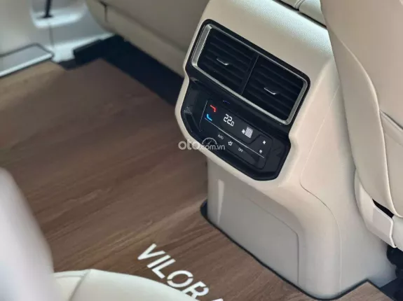 Volkswagen Viloran Premium 2024 - Xe màu trắng, nội thất kem cực mới, giá tốt thương lượng