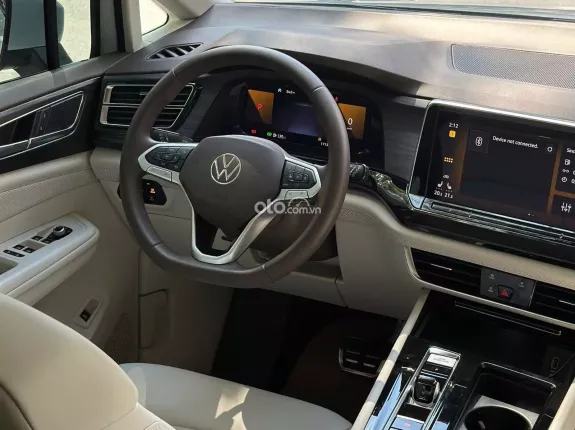 Volkswagen Viloran Premium 2024 - Xe màu trắng, nội thất kem cực mới, giá tốt thương lượng