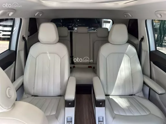 Volkswagen Viloran Premium 2024 - Xe màu trắng, nội thất kem cực mới, giá tốt thương lượng