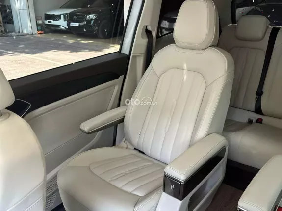 Volkswagen Viloran Premium 2024 - Xe màu trắng, nội thất kem cực mới, giá tốt thương lượng