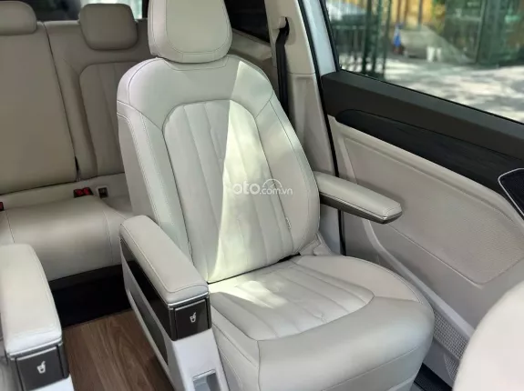 Volkswagen Viloran Premium 2024 - Xe màu trắng, nội thất kem cực mới, giá tốt thương lượng