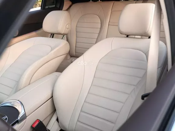 Mercedes-Benz GLC 300 4Matic 2020 - Xe đẹp, nội thất kem cực mới
