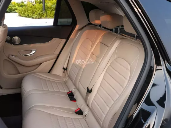 Mercedes-Benz GLC 300 4Matic 2020 - Xe đẹp, nội thất kem cực mới