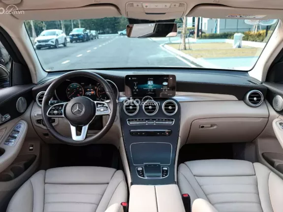 Mercedes-Benz GLC 300 4Matic 2020 - Xe đẹp, nội thất kem cực mới