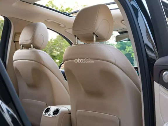 Mercedes-Benz GLC 300 4Matic 2020 - Xe đẹp, nội thất kem cực mới