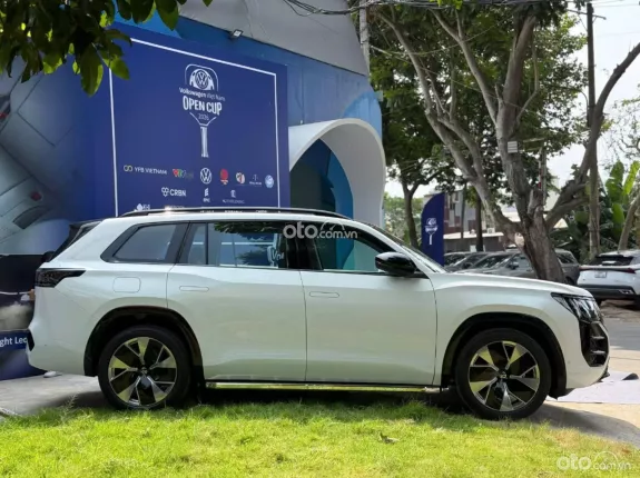 Volkswagen Teramont Pro 2026 - Giá xe Teramont Pro Max Màu Trắng tháng 5/2026 SUV King Size 7 chỗ cho gia đình