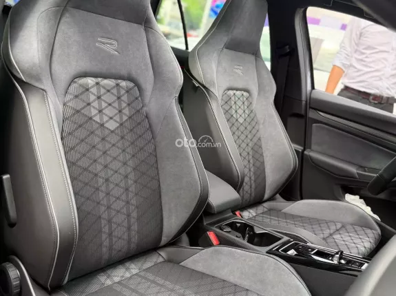 Volkswagen Golf 2026 - Phiên bản 1.5 r-line phiên bản có cửa sổ trời toàn cảnh nhập khẩu nguyên chiếc từ đức
