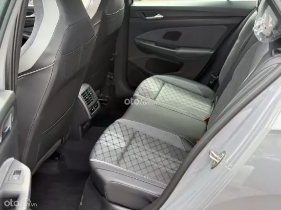 Volkswagen Golf 2026 - Phiên bản 1.5 r-line phiên bản có cửa sổ trời toàn cảnh nhập khẩu nguyên chiếc từ đức