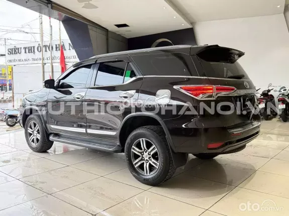 Toyota Fortuner 2.7 V 4X2 AT 2016 - Xe zin nguyên bản theo hãng