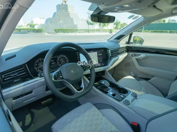 Volkswagen Touareg Luxury 2026 - Phiên bản Luxury màu be có phuộc hơi nâng hạ gầm cực êm, lái hay, sang trọng