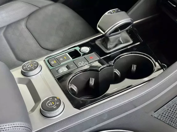 Volkswagen Touareg Luxury 2026 - Phiên bản Luxury màu be có phuộc hơi nâng hạ gầm cực êm, lái hay, sang trọng