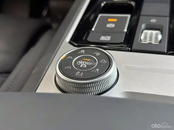 Volkswagen Touareg Luxury 2026 - Phiên bản Luxury màu be có phuộc hơi nâng hạ gầm cực êm, lái hay, sang trọng