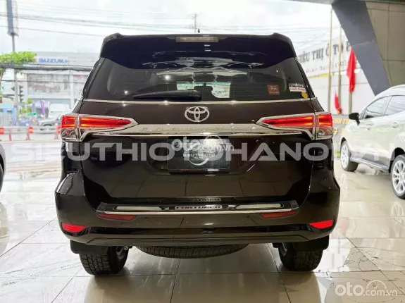 Toyota Fortuner 2.7 V 4X2 AT 2016 - Xe zin nguyên bản theo hãng
