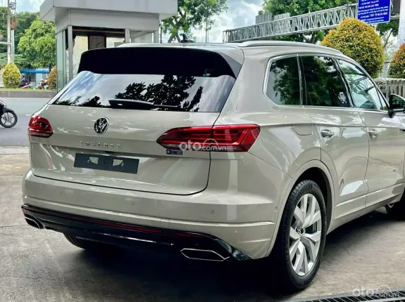 Volkswagen Touareg Luxury 2026 - Phiên bản Luxury màu be có phuộc hơi nâng hạ gầm cực êm, lái hay, sang trọng