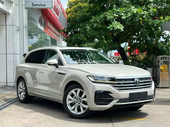 Volkswagen Touareg Luxury 2026 - Phiên bản Luxury màu be có phuộc hơi nâng hạ gầm cực êm, lái hay, sang trọng