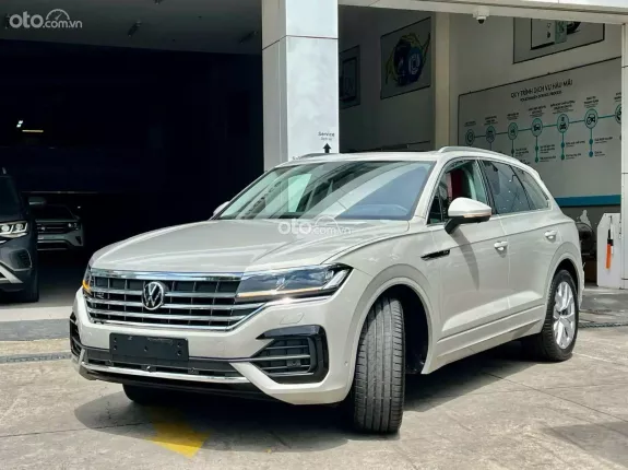 Volkswagen Touareg Luxury 2026 - Phiên bản Luxury màu be có phuộc hơi nâng hạ gầm cực êm, lái hay, sang trọng